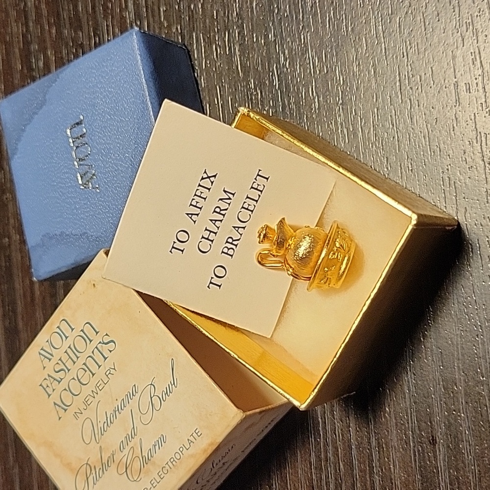 Vintage Avon Charm 14k - Picture 8 of 9